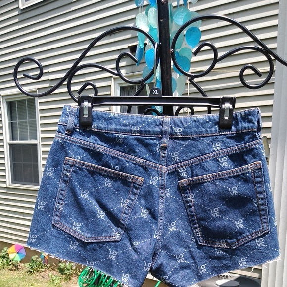 H&M love cut off Jean shorts - Picture 4 of 7